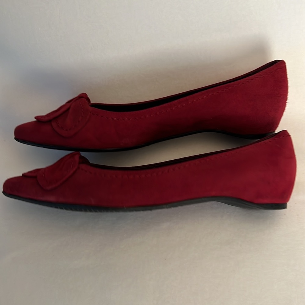 Stuart Weizmann Scarlet Lotrios suede pointy toe flats 6.5M - Picture 6 of 7